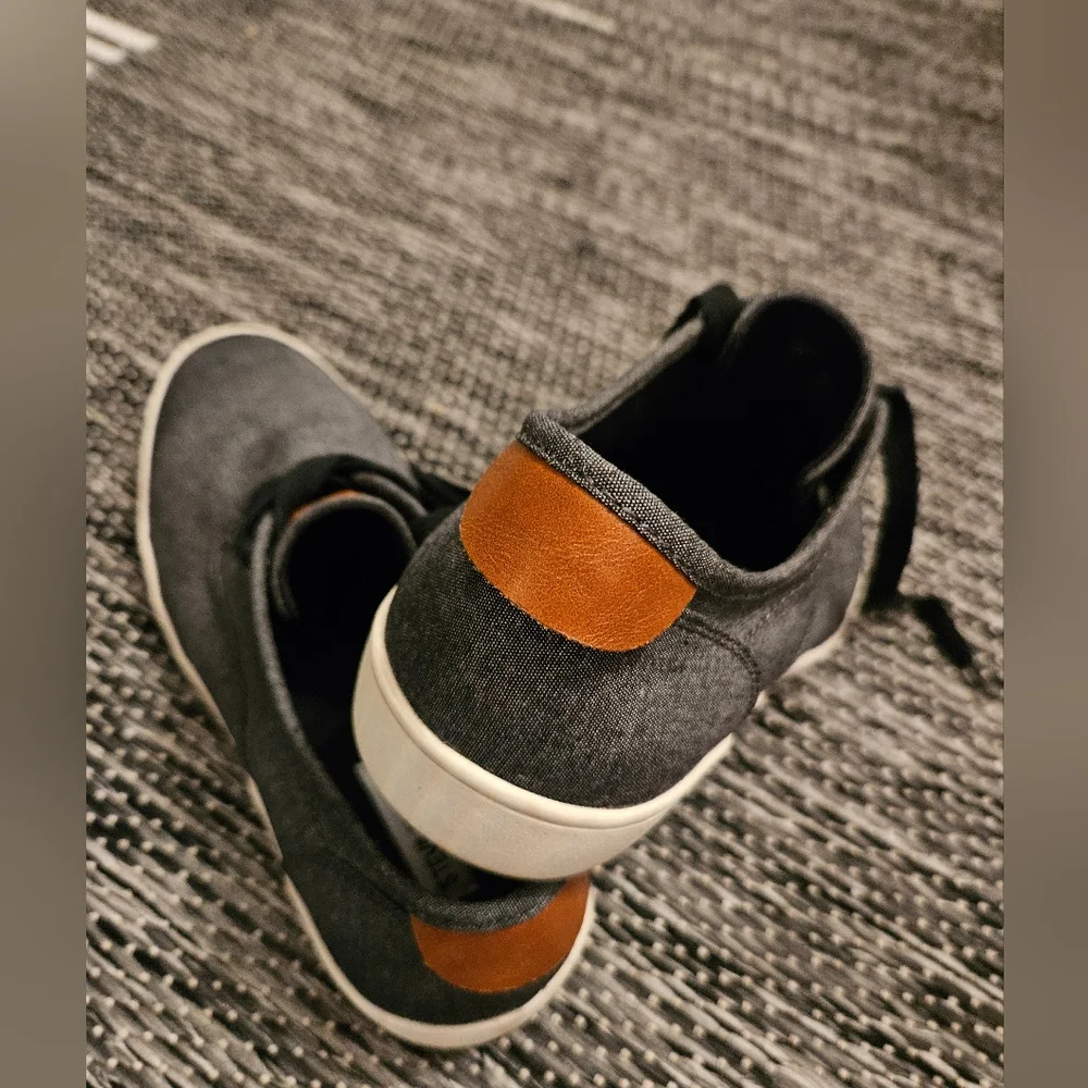 Steve Madden Fenta Mens Sneaker (Size 8M)